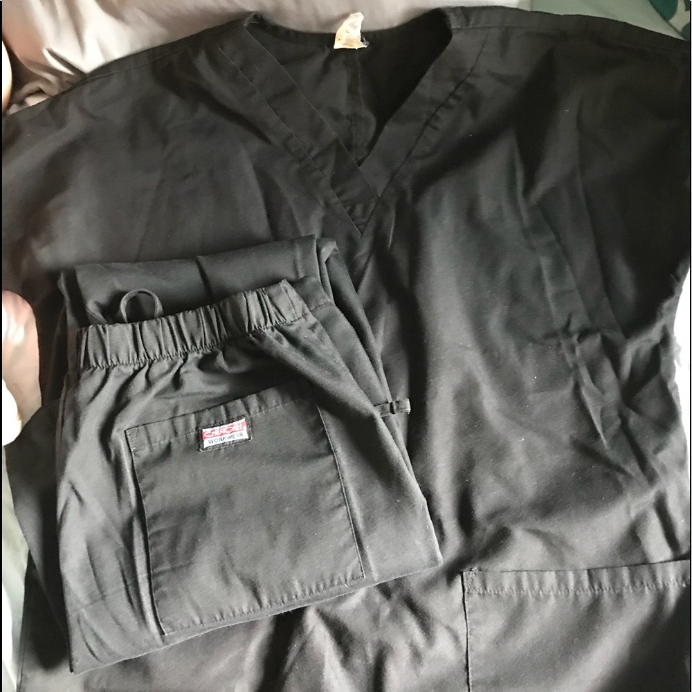 Scrub set